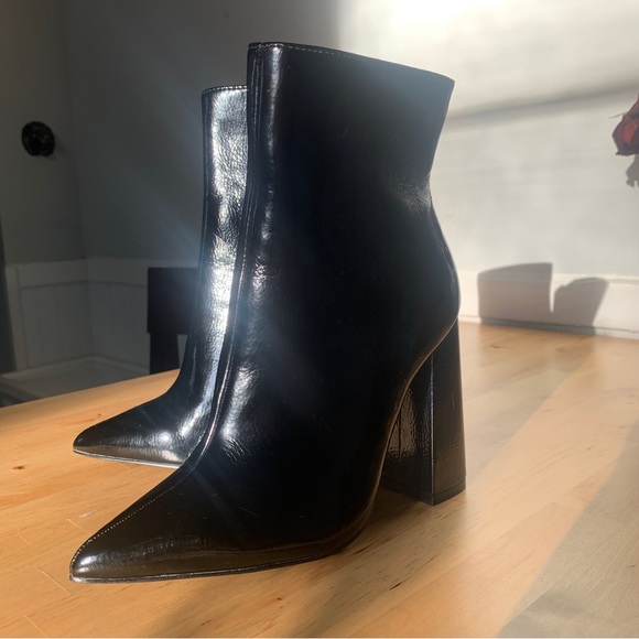 Liliana Ankle Boots - Picture 4 of 5
